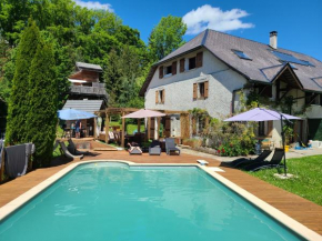 L'oree des Bornes-appartement avec piscine